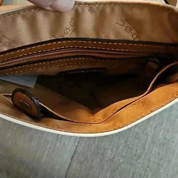 B.O.C. Born Concepts Cream and Brown Leather shoulder bag. - Picture 6 of 7
